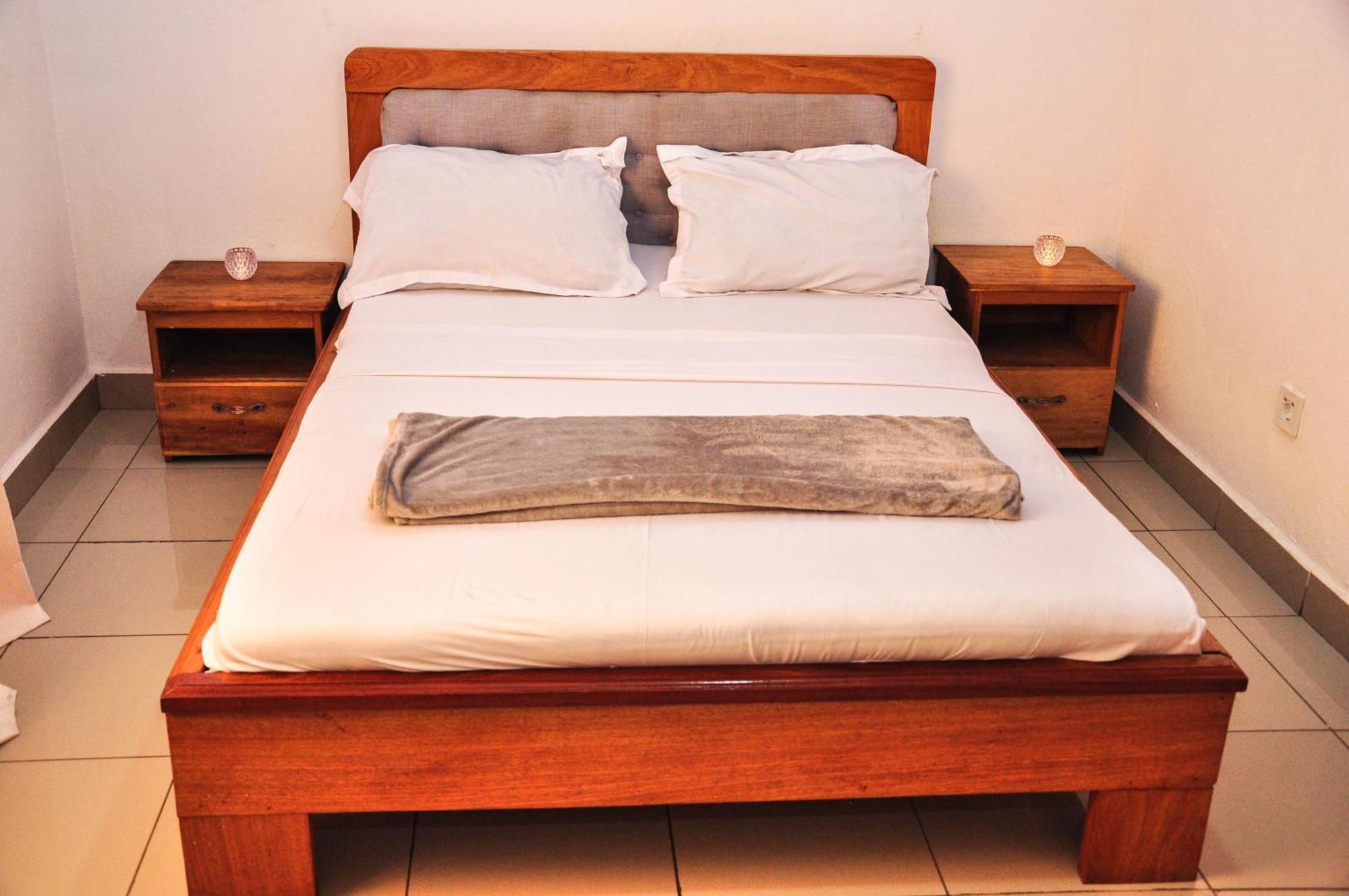 Les Logis De Nouvelle Route Bastos Apartment Yaounde Luaran gambar
