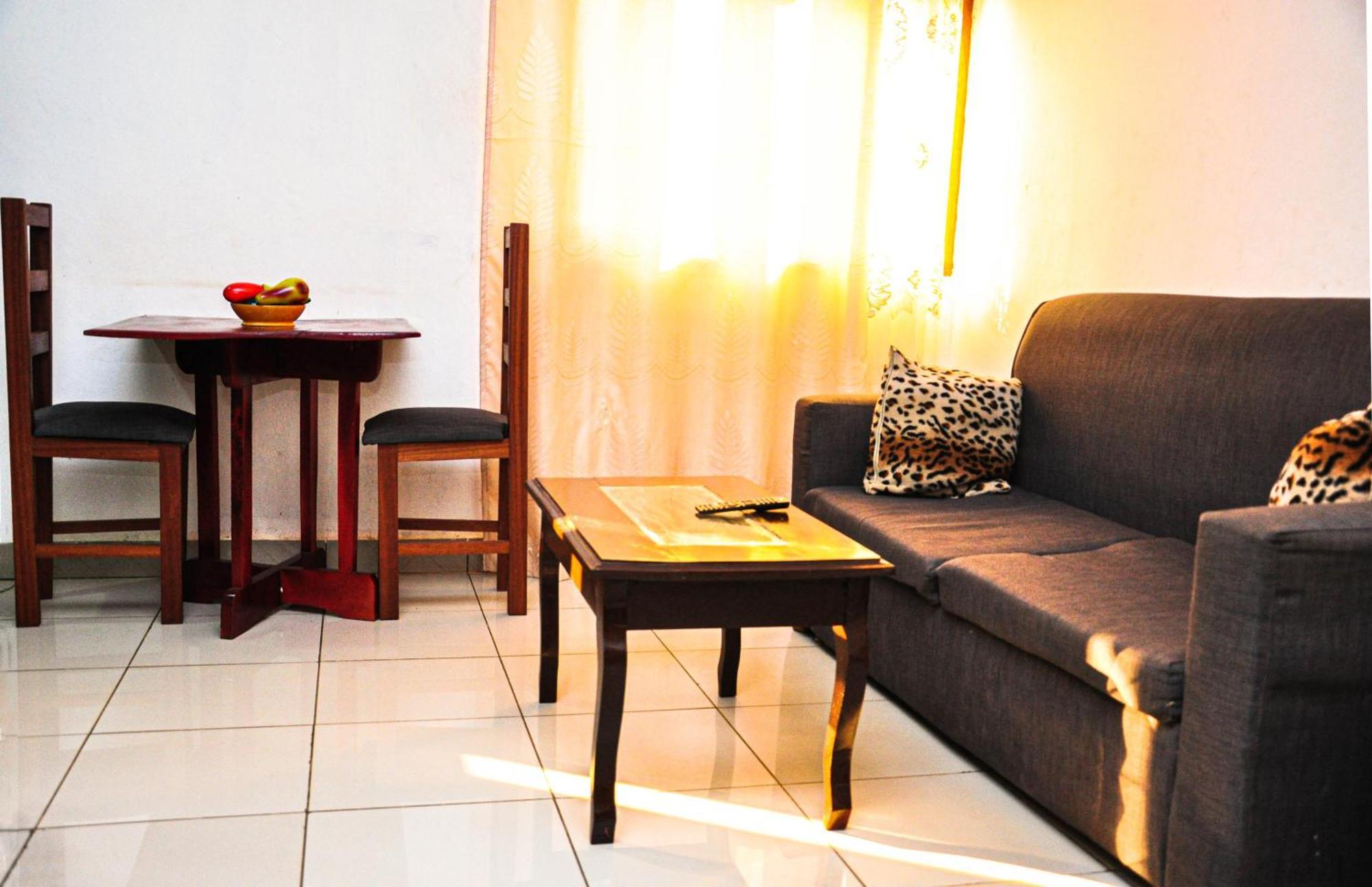 Les Logis De Nouvelle Route Bastos Apartment Yaounde Luaran gambar