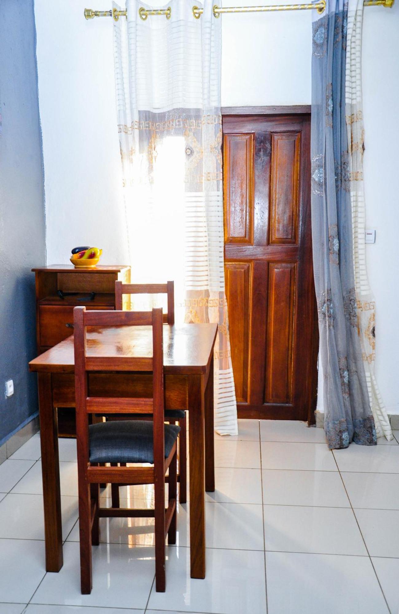 Les Logis De Nouvelle Route Bastos Apartment Yaounde Luaran gambar
